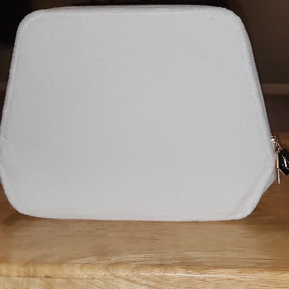 NWOT WOMEN'S MAKEUP BAG. - Picture 3 of 5